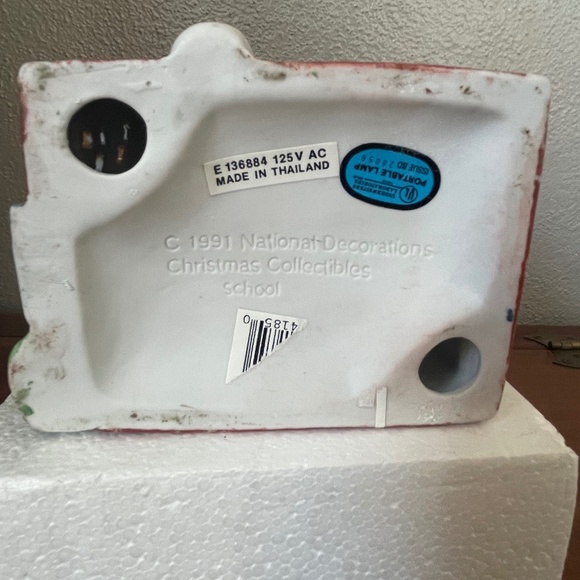 Vintage Americana Porcelain Collectable Village Lighted Schoolhouse - Picture 9 of 13